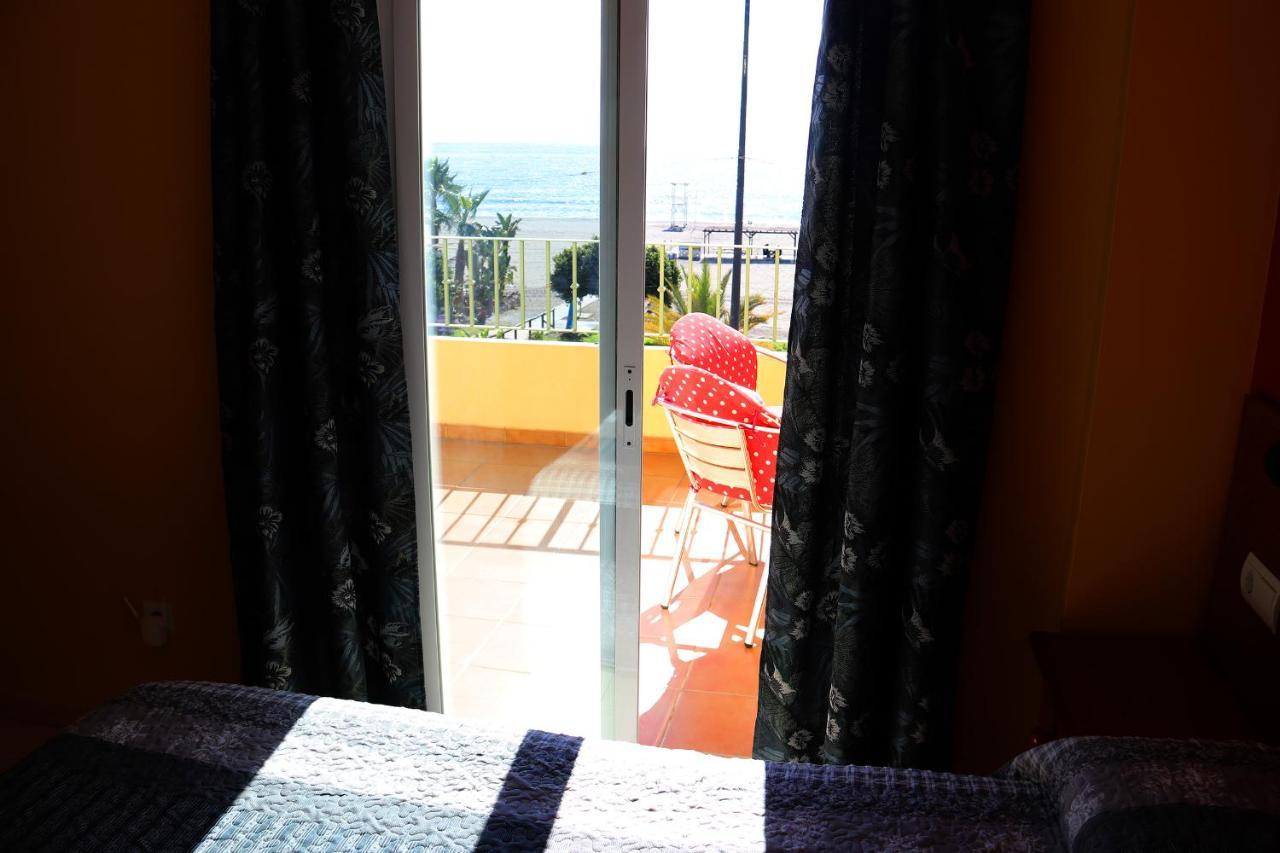Hostal La Estacion Benajarafe Esterno foto